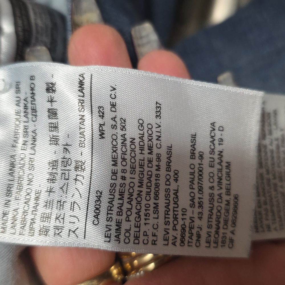 Levis - Picture 5 of 8